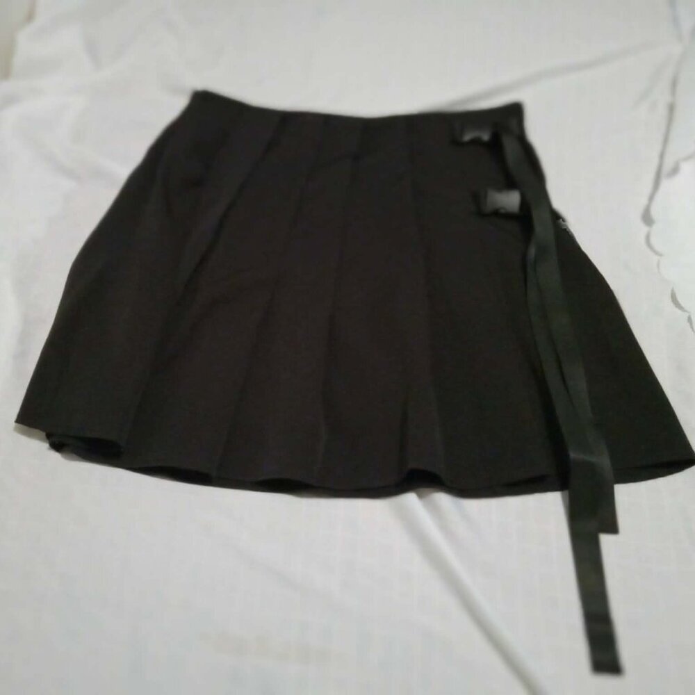 Black pleated mini skirt with ribbons